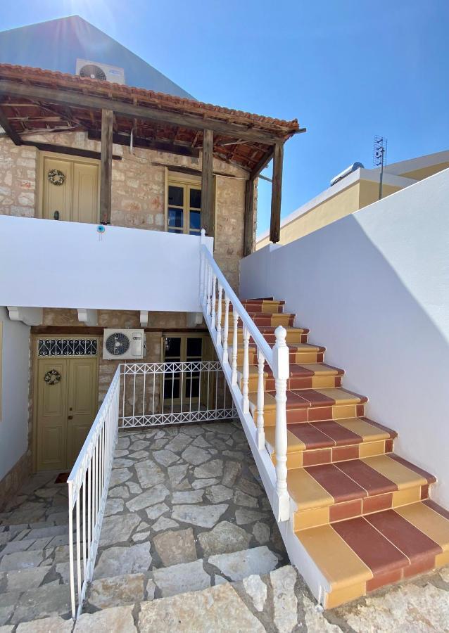 To Petrino Apartment Megisti Exterior photo